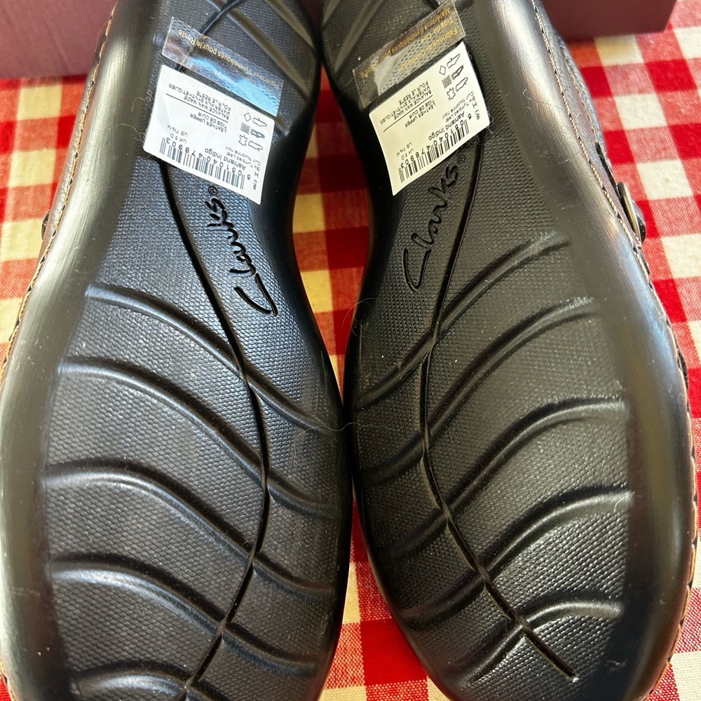 Clark’s Leather Comfy Stylish Slip Ons - Picture 5 of 8
